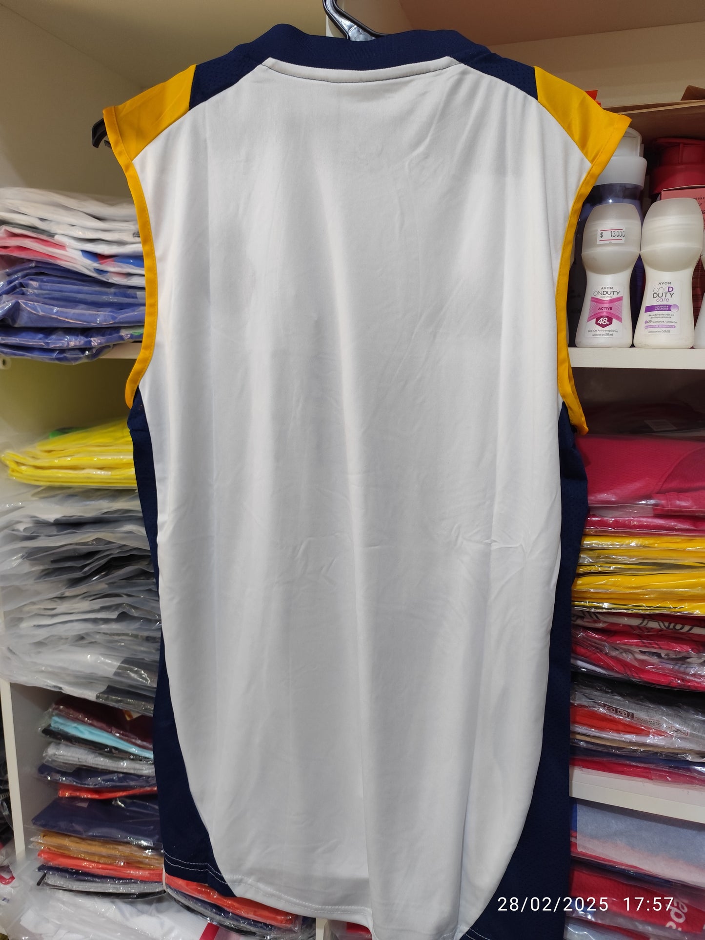 Conjunto Musculosa Real Madrid Blanco/Amarillo Dry Fit