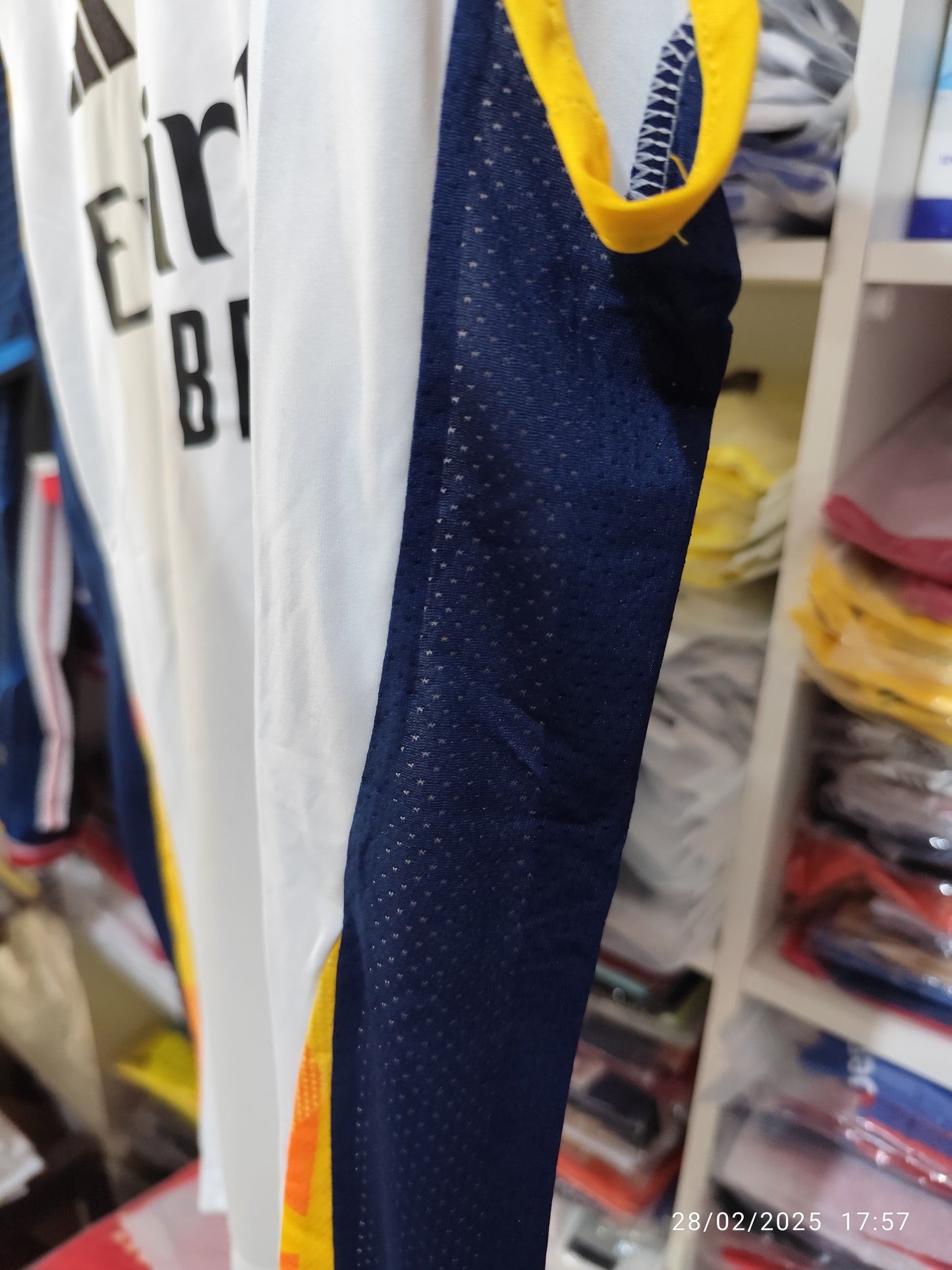 Conjunto Musculosa Real Madrid Blanco/Amarillo Dry Fit
