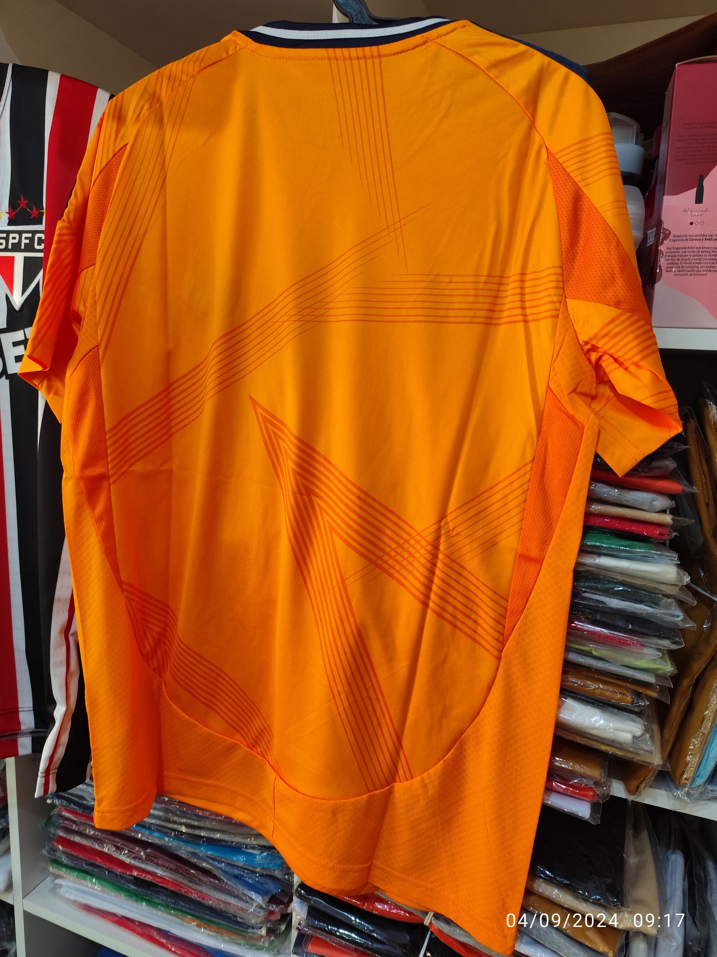 Real Madrid Naranja 2024/2025 Tailandesa