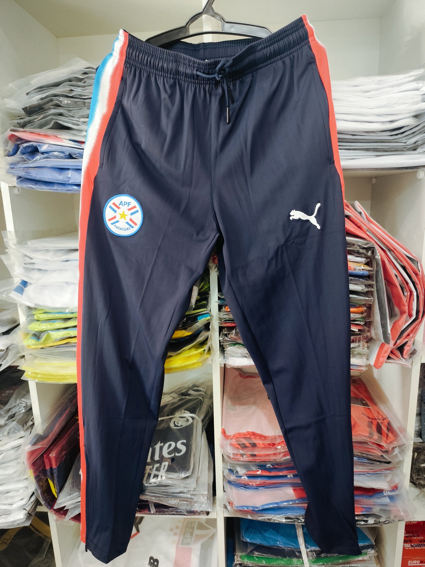 Conjunto Buso Paraguay Celeste Tailandesa 1.1 con Capucha quita y pone