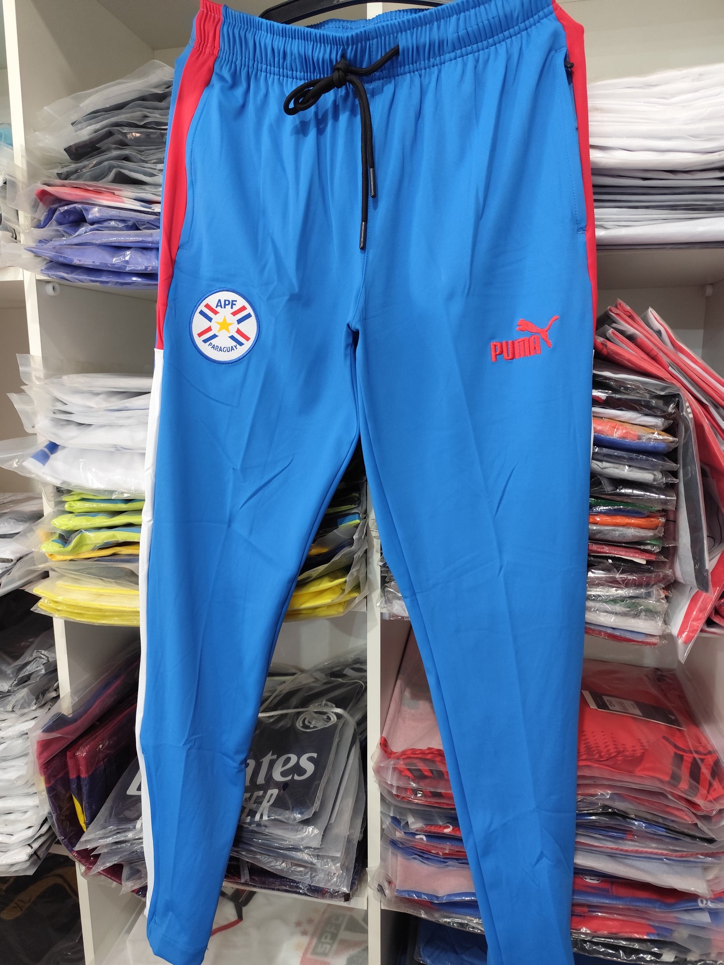 Conjunto de Buso Paraguay Albirroja Tailandesa 1.1 Con Capucha quita y pone