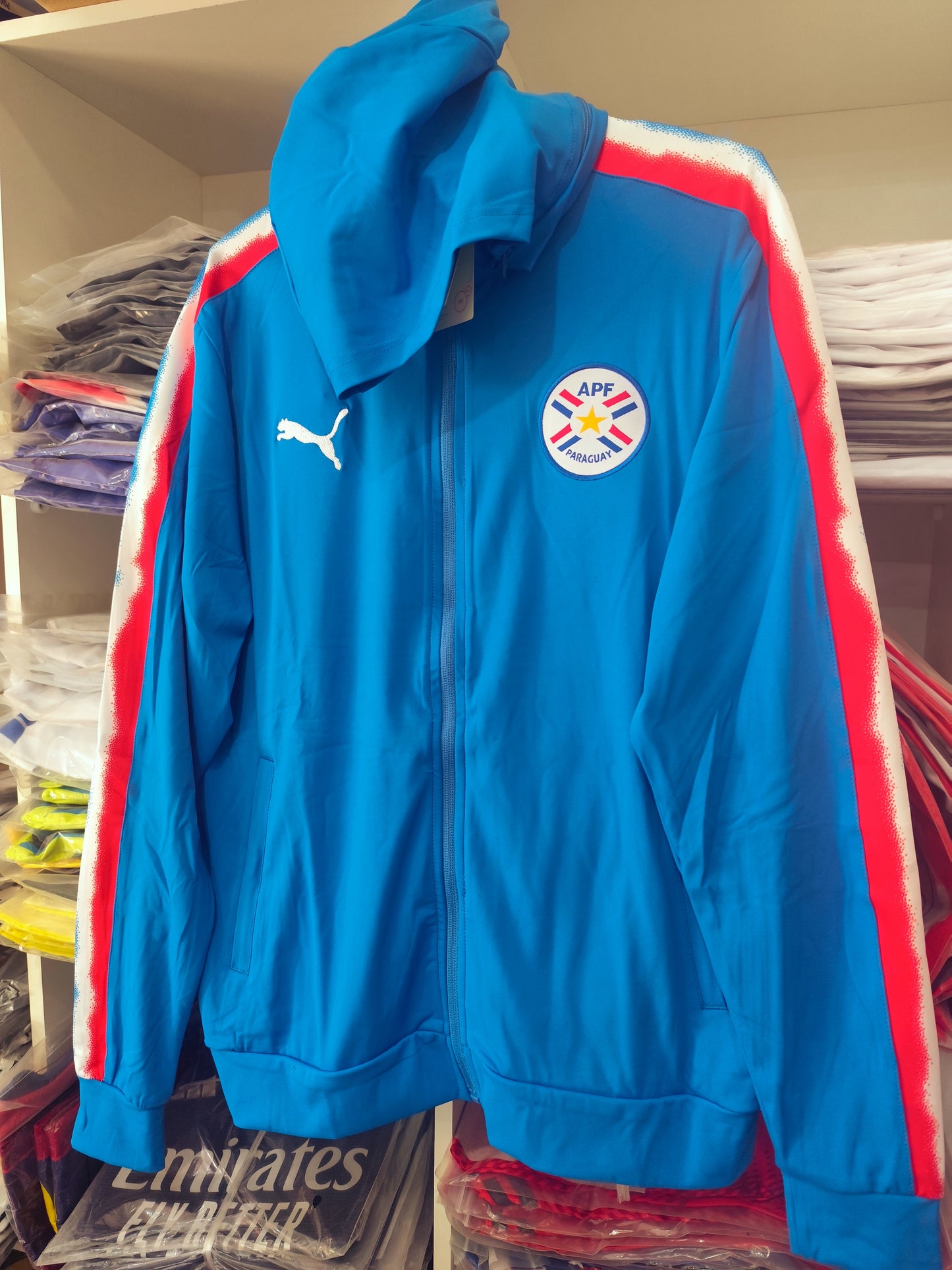 Conjunto Buso Paraguay Celeste Tailandesa 1.1 con Capucha quita y pone