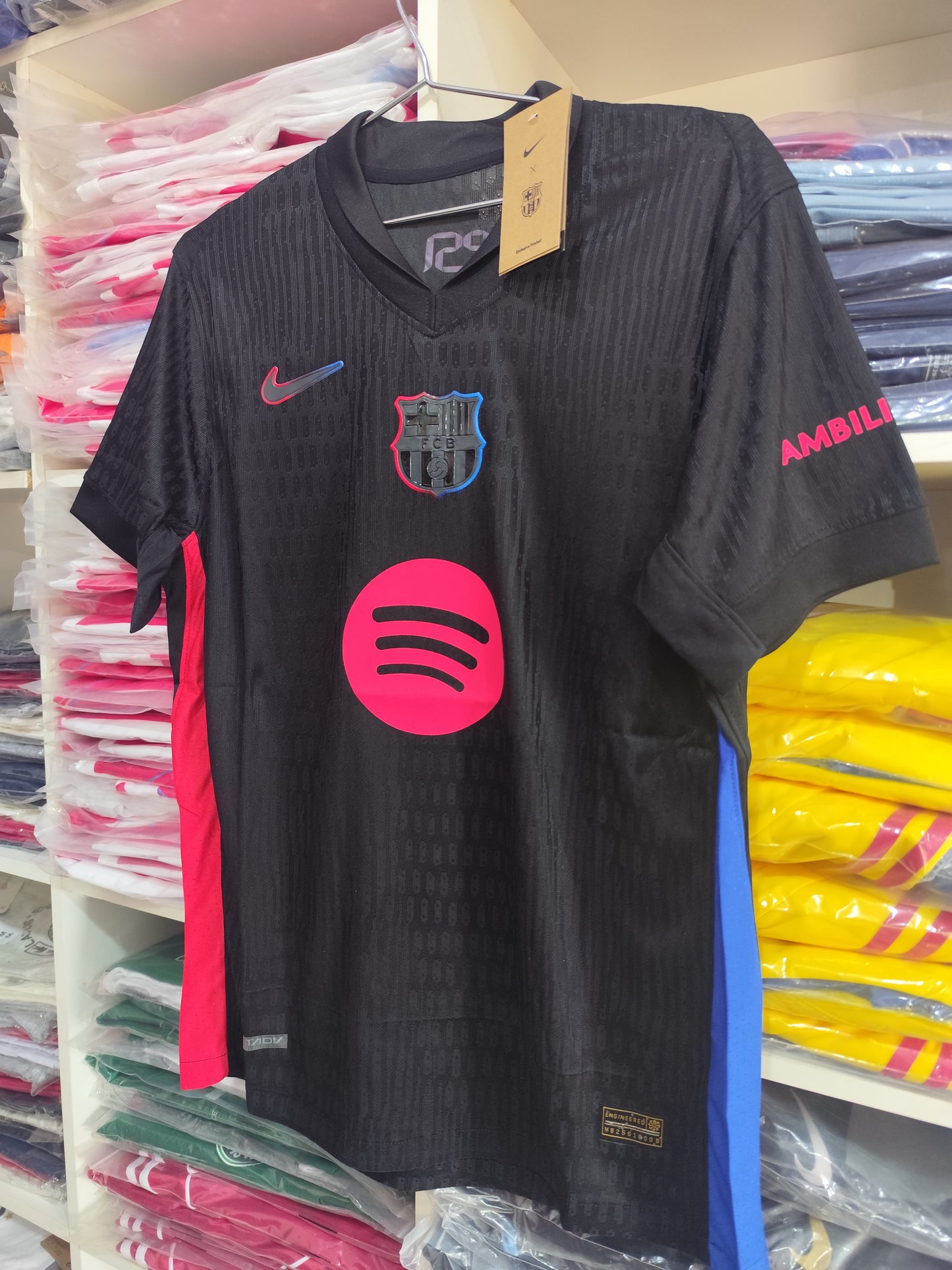 Barcelona Negro V. Jugador Tailansesa 1.1
